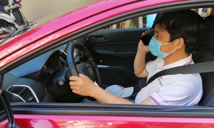 Nghị định 168 - Lỗi trừ 4 điểm GPLX ô tô: Sử dụng điện thoại khi lái xe